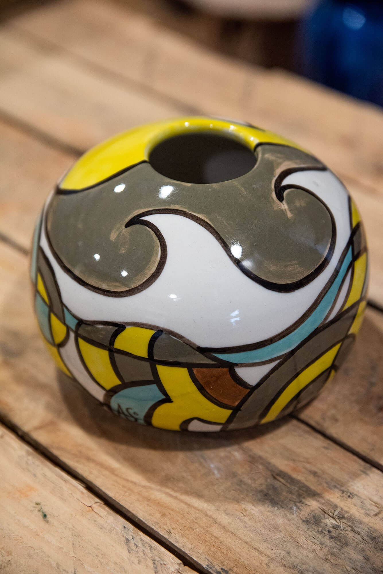 Vase galet , collection Céram Fish, La poterie de Sandra collaboration avec Anne Sophie Beaupied